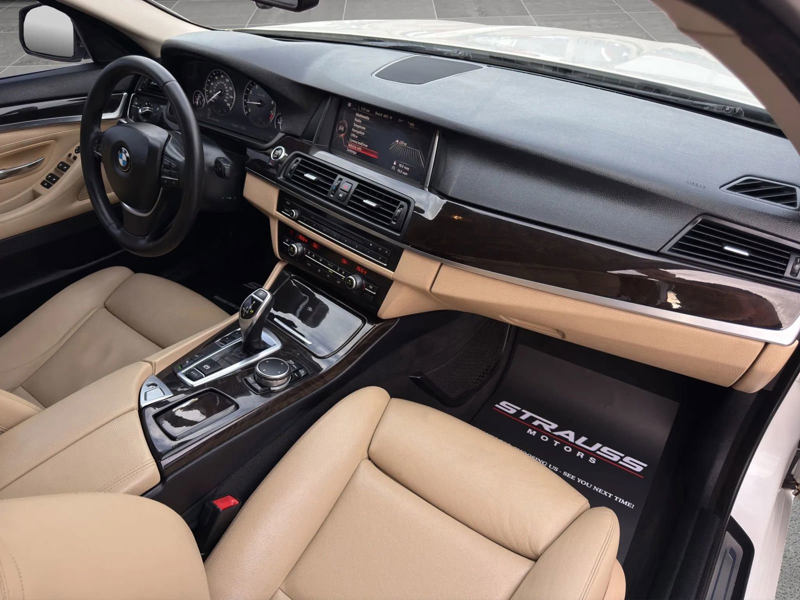 Used 2016 BMW 528i Sedan w/ Premium Package image 21