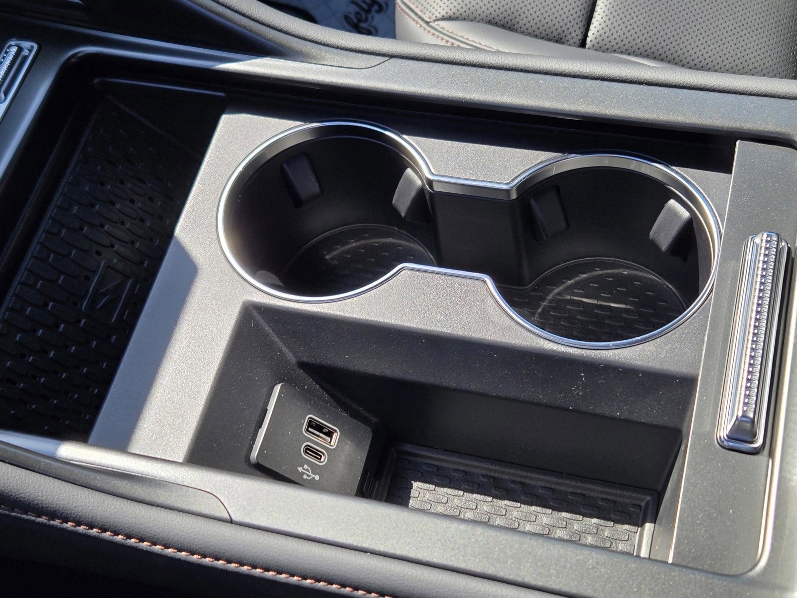 New 2025 Lincoln Nautilus Premier w/ Jet Appearance Package image 12