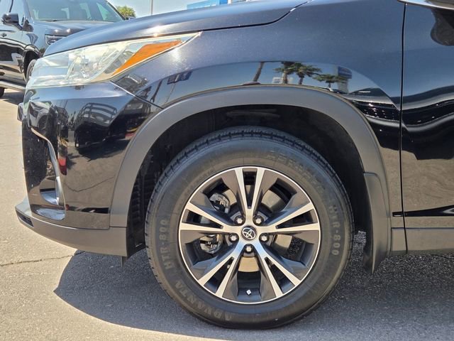 Used 2019 Toyota Highlander LE w/ Carpet Mat Package (TMS) FWD image 9