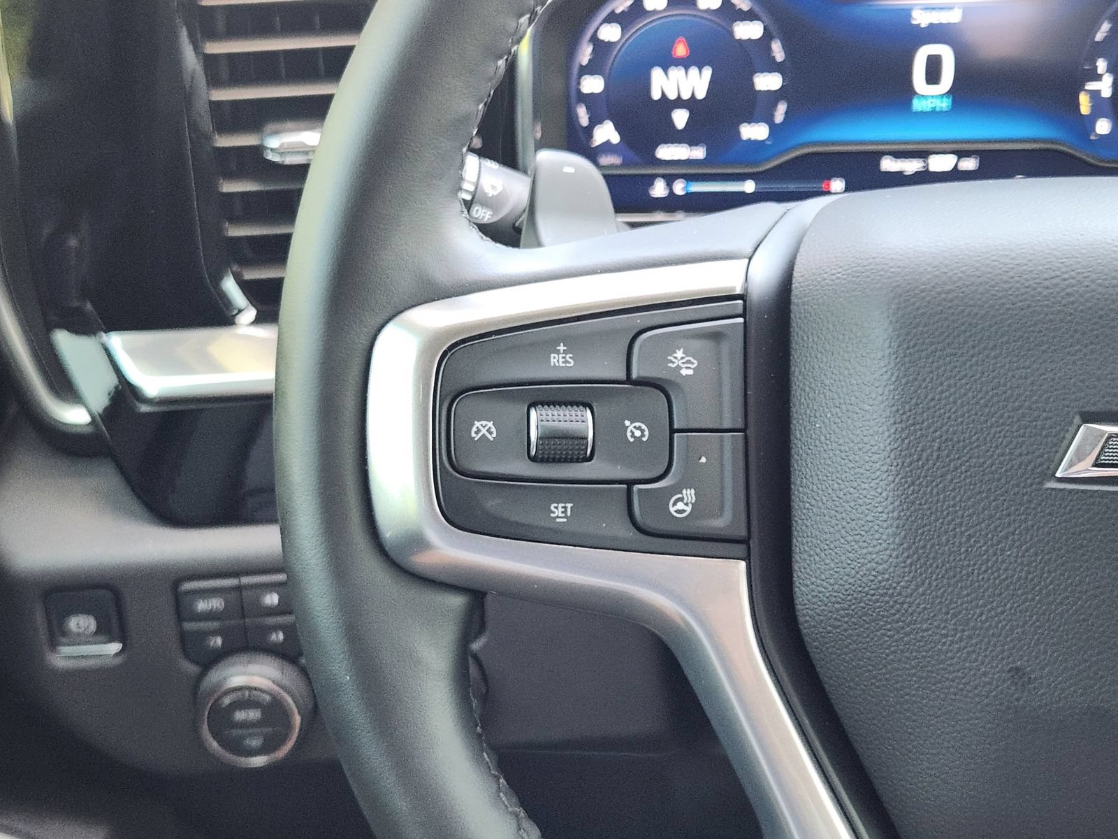 Used 2025 Chevrolet Silverado 1500 LT Trail Boss AWD/4WD image 31