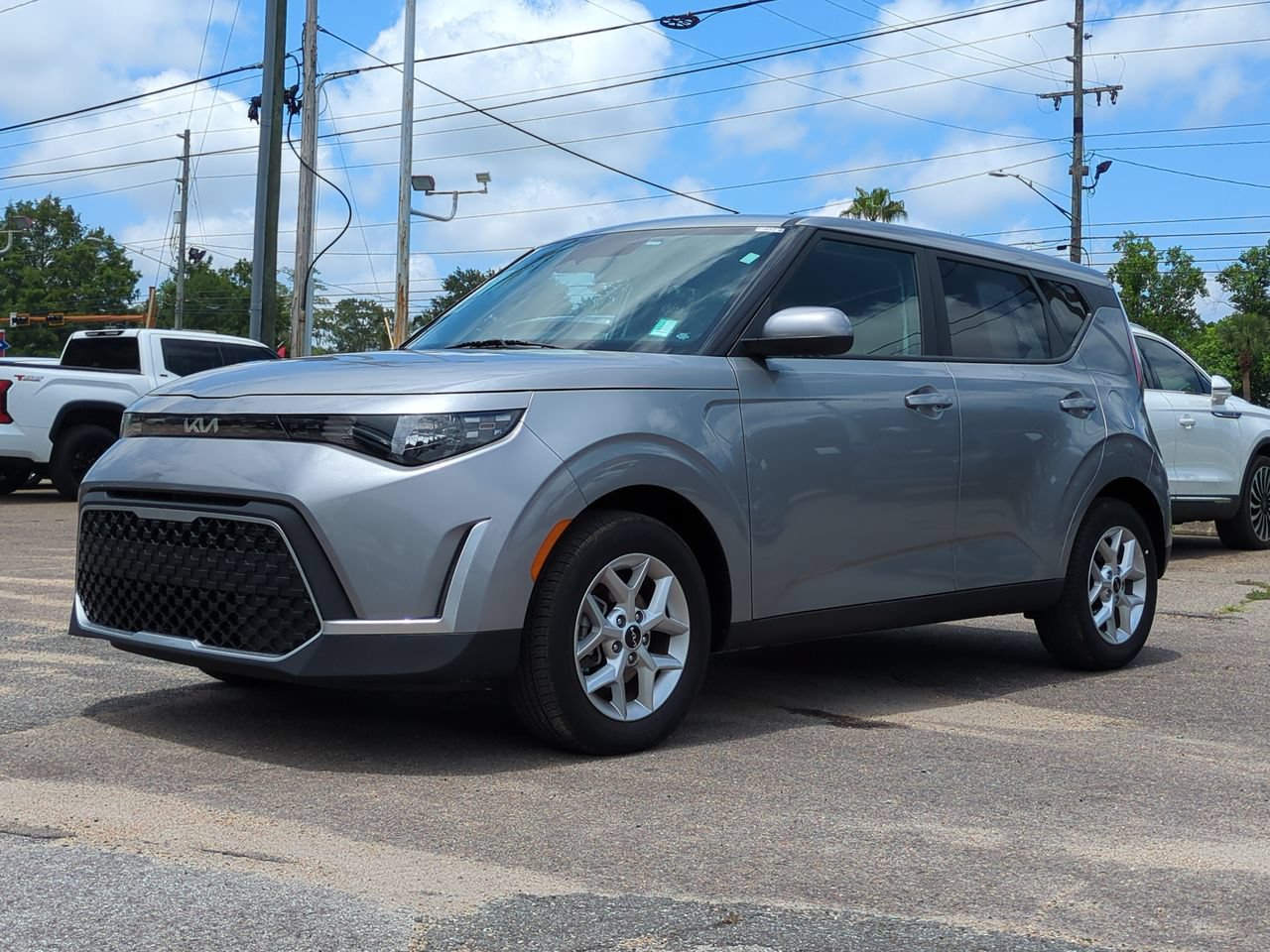 Certified 2025 Kia Soul LX w/ LX Technology Package FWD image 2