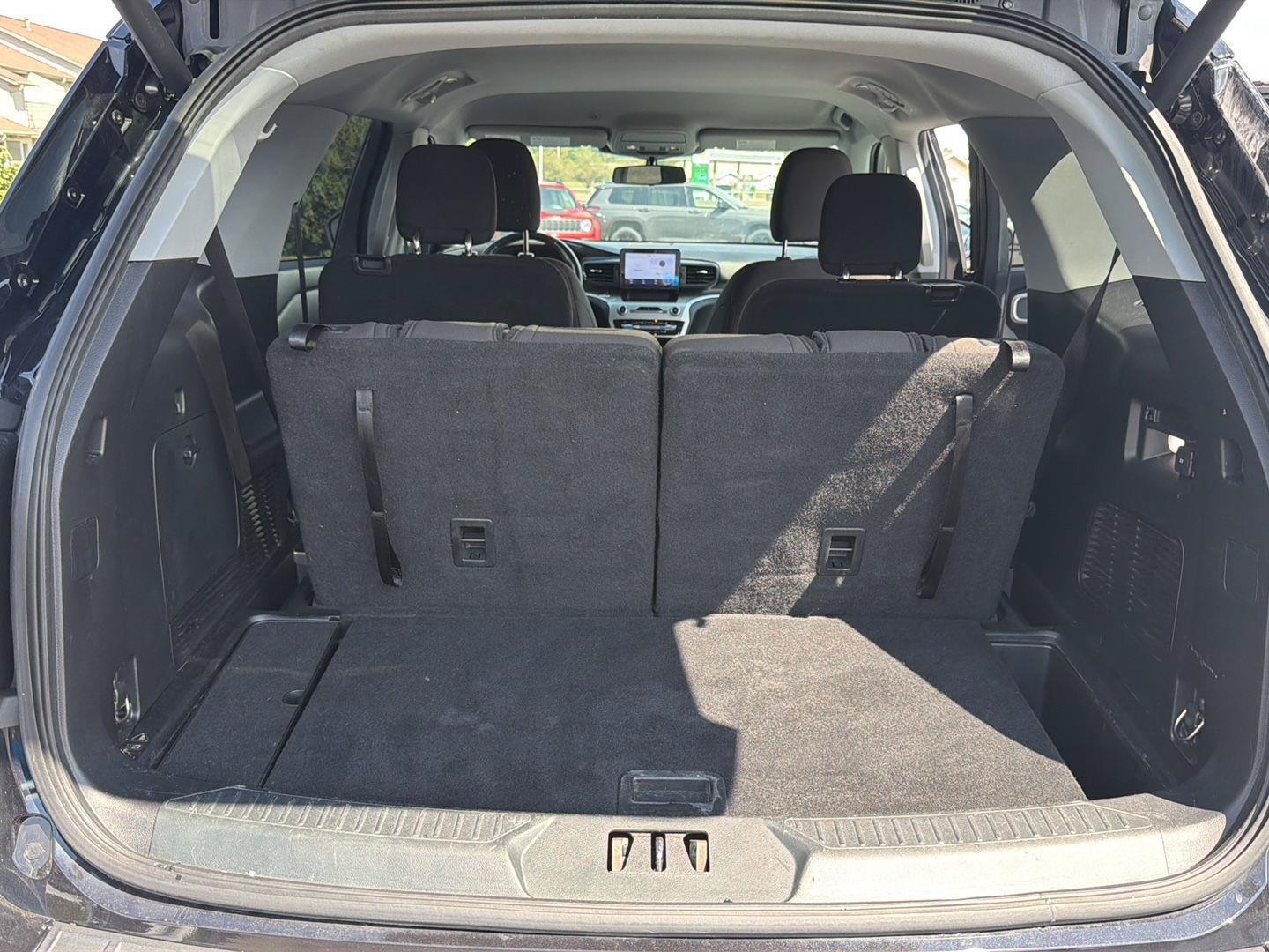 Used 2021 Ford Explorer XLT w/ Class III Trailer Tow Package AWD/4WD image 14