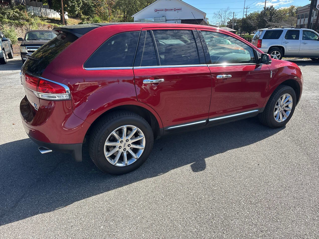 Used 2014 Lincoln MKX AWD w/ Equipment Group 102A image 10