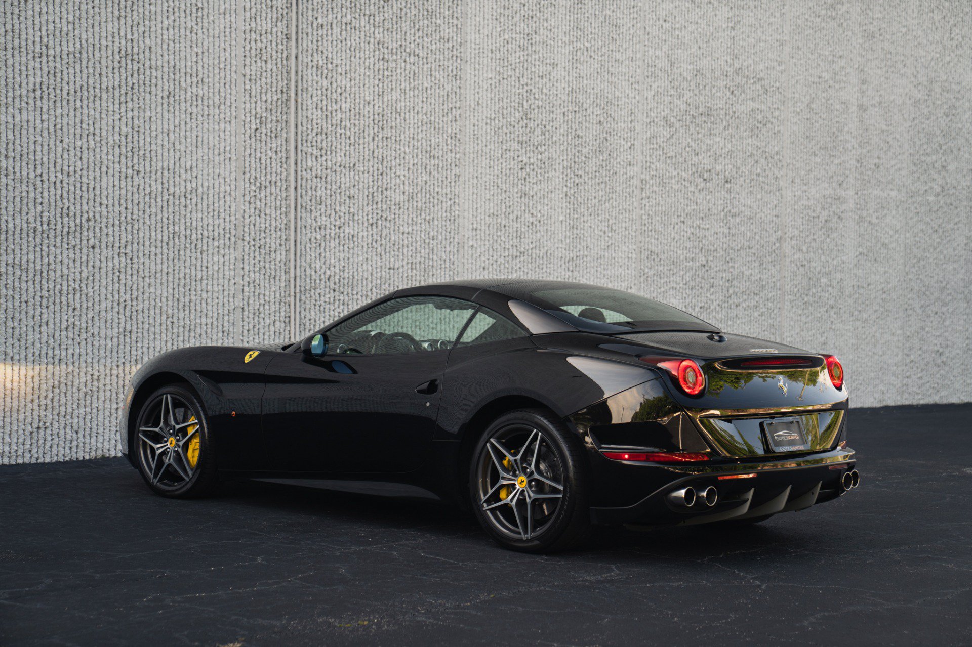 Used 2017 Ferrari California T RWD image 12