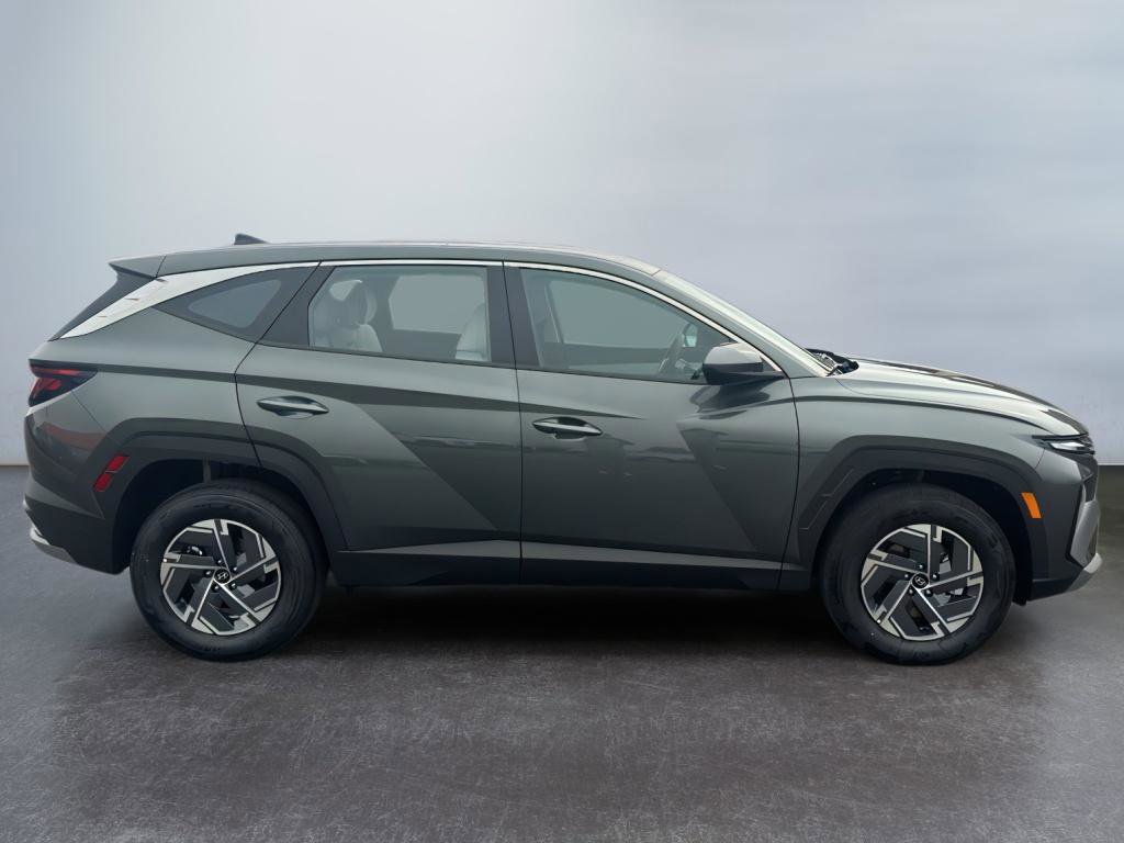 New 2026 Hyundai Tucson Blue SE image 4