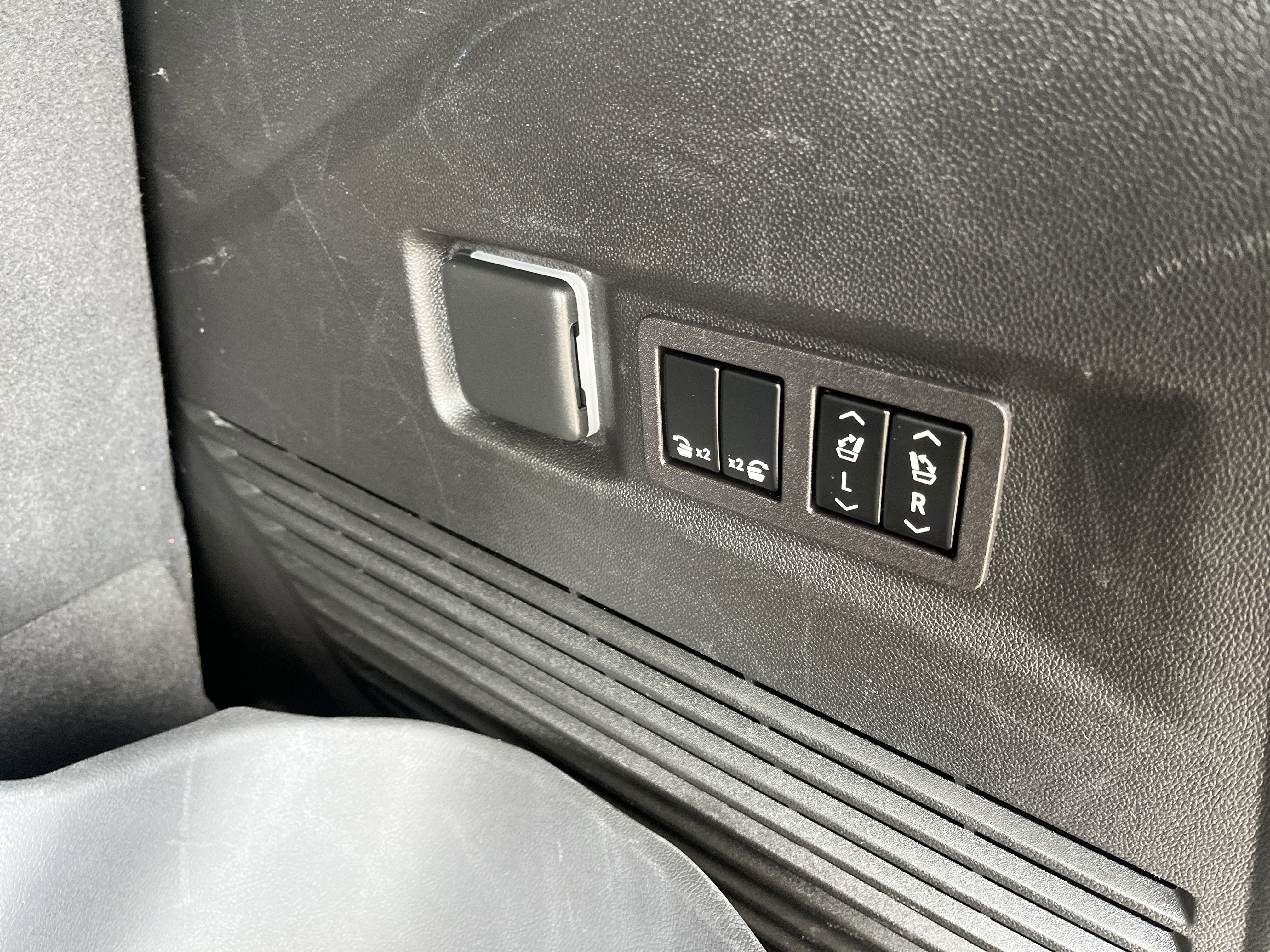 Used 2023 Chevrolet Tahoe High Country w/ Advanced Technology Package image 24