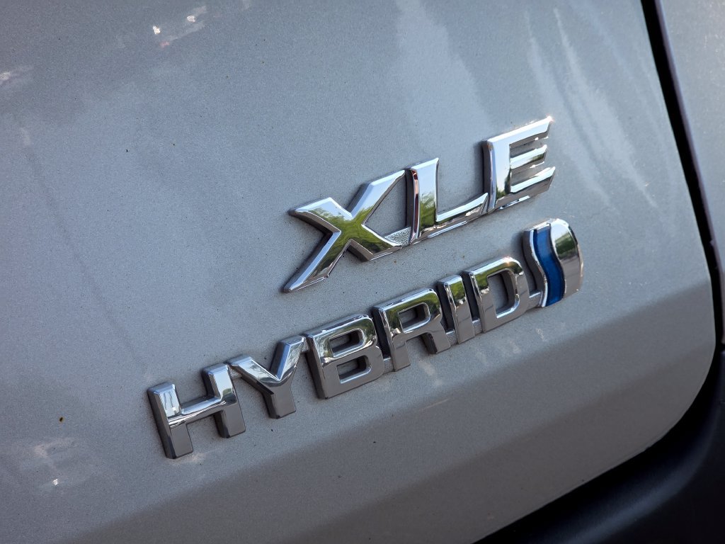 Used 2023 Toyota Sienna XLE FWD image 16