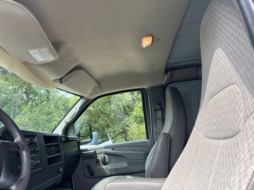 Used 2011 Chevrolet Express 3500 RWD image 25