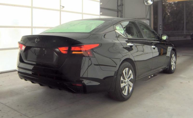 Used 2024 Nissan Altima 2.5 S FWD image 4