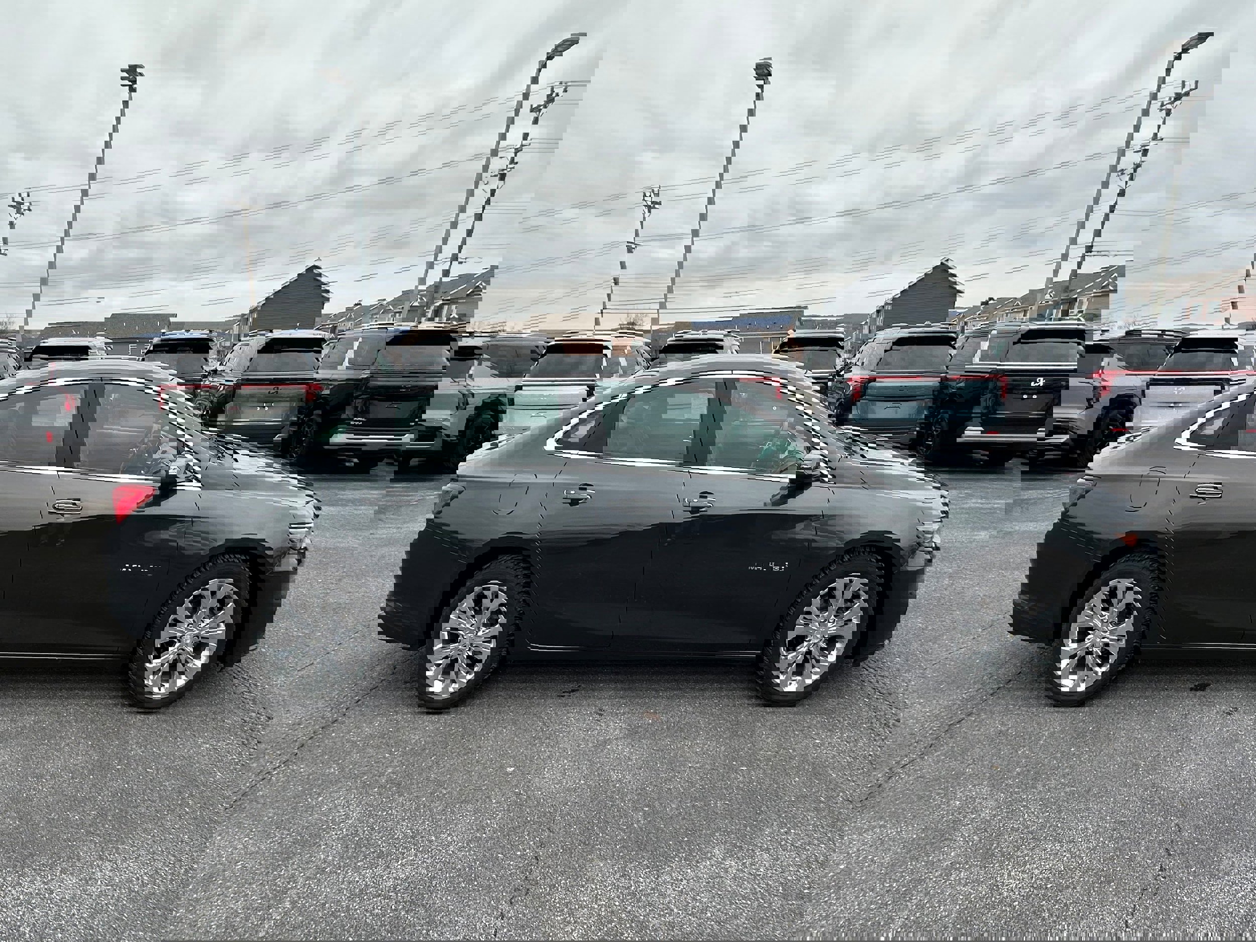 Used 2017 Chevrolet Malibu Premier FWD image 4