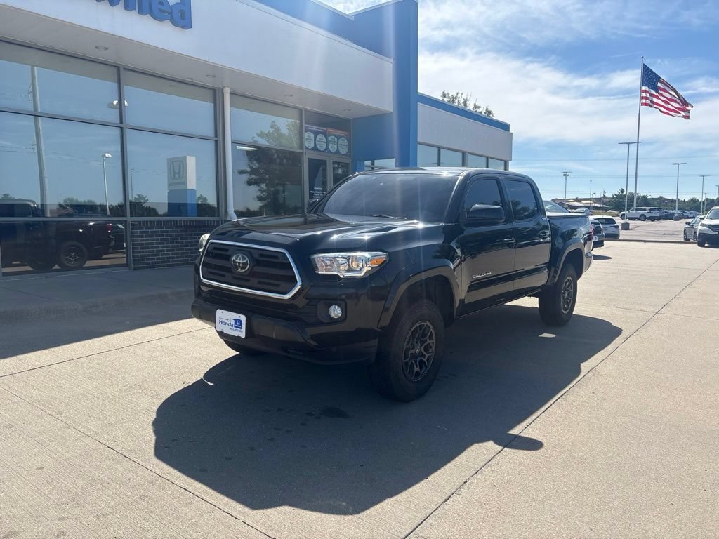 Used 2018 Toyota Tacoma SR5 AWD/4WD image 1