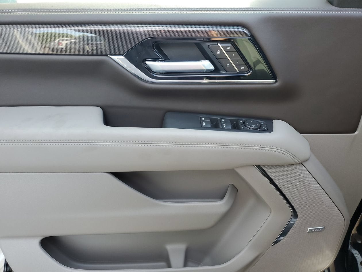 New 2026 GMC Yukon XL Elevation w/ Elevation Premium Package AWD/4WD image 17