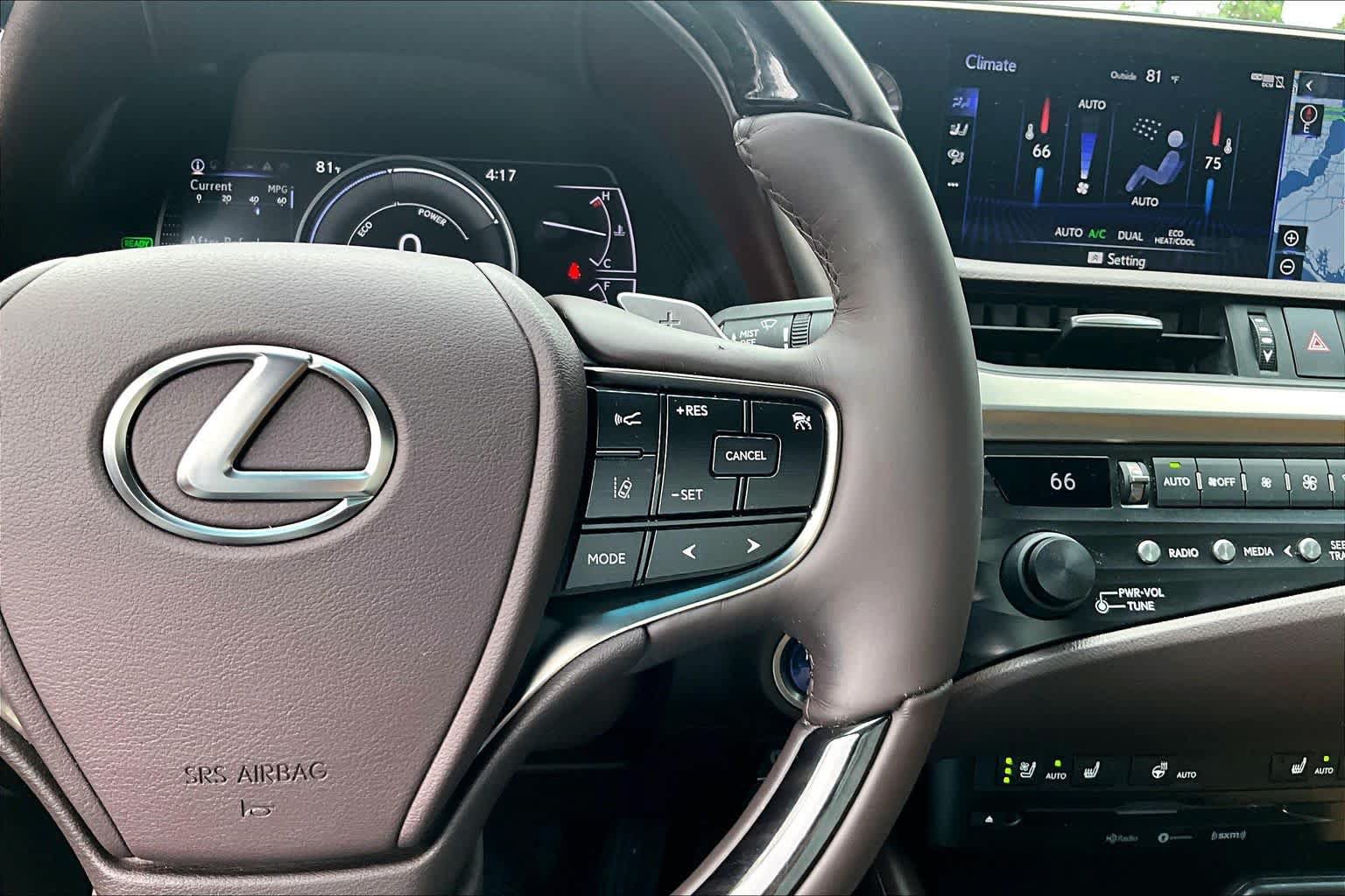 Used 2019 Lexus ES 300h w/ Premium Package FWD image 22