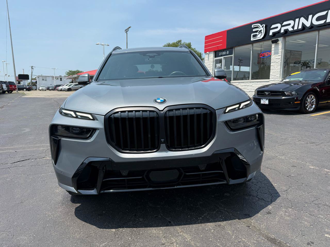 Used 2023 BMW X7 xDrive40i w/ Executive Package AWD/4WD image 2