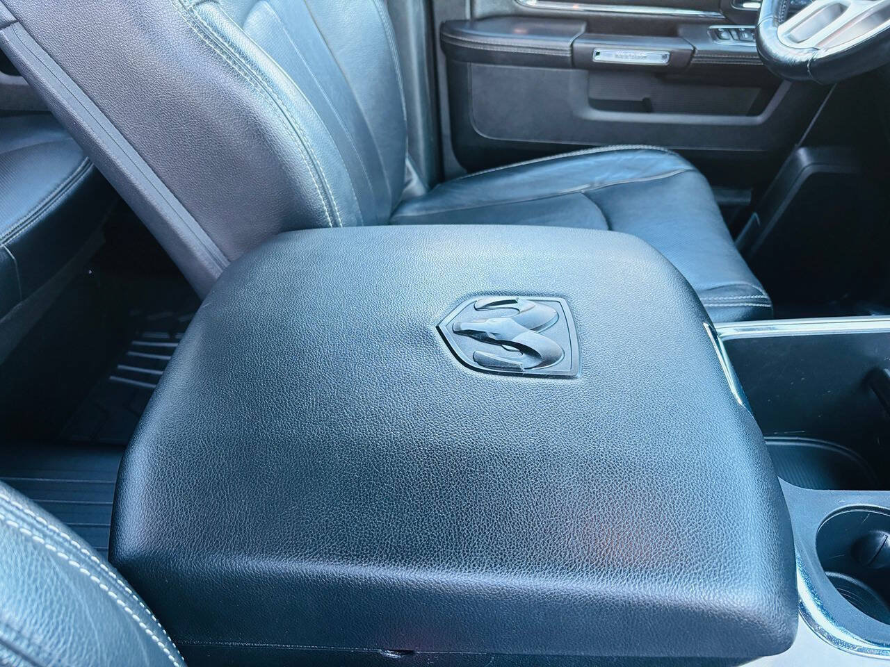 Used 2017 RAM 1500 Laramie w/ Convenience Group AWD/4WD image 41