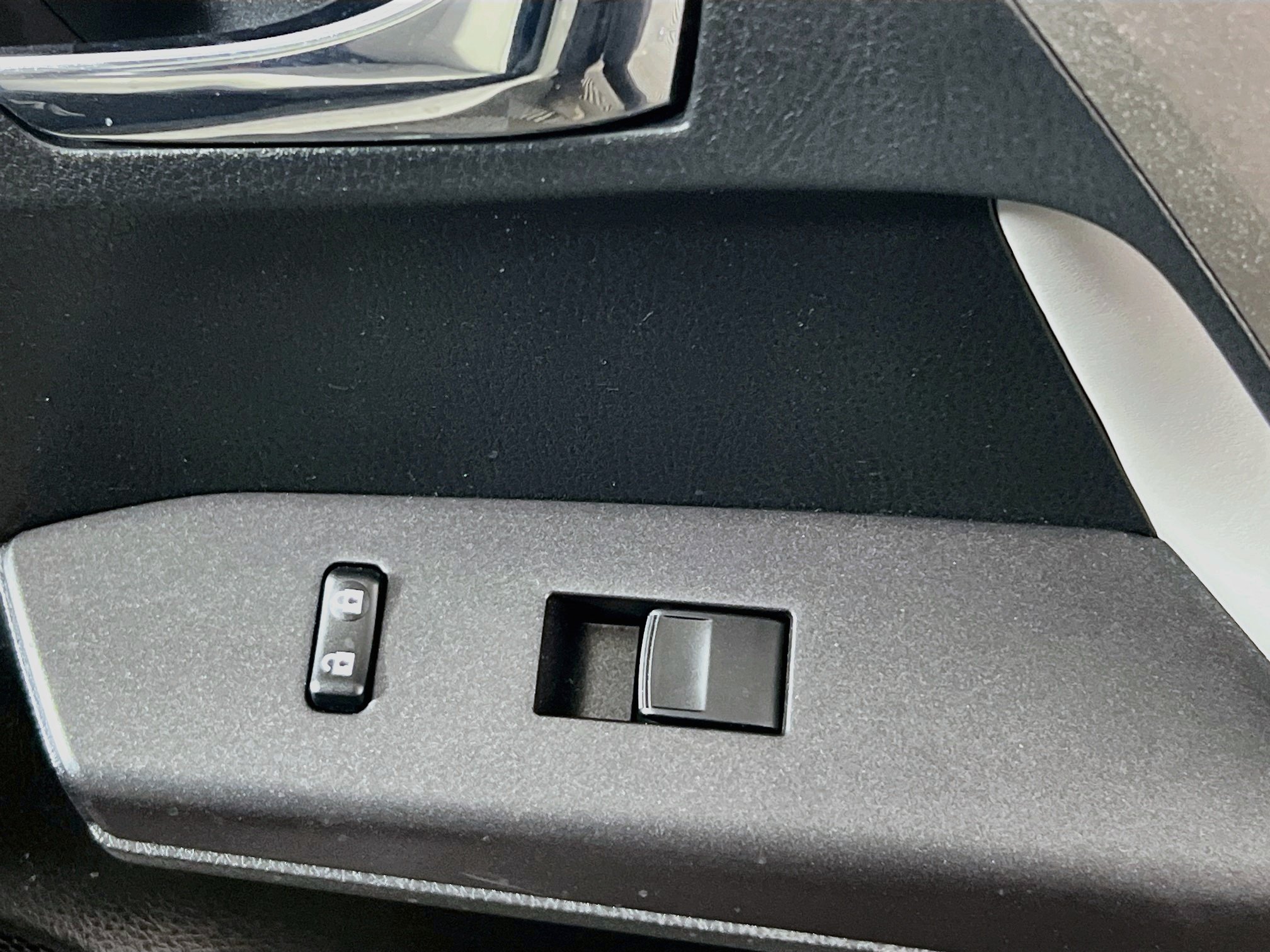 Used 2018 Toyota RAV4 XLE FWD image 31
