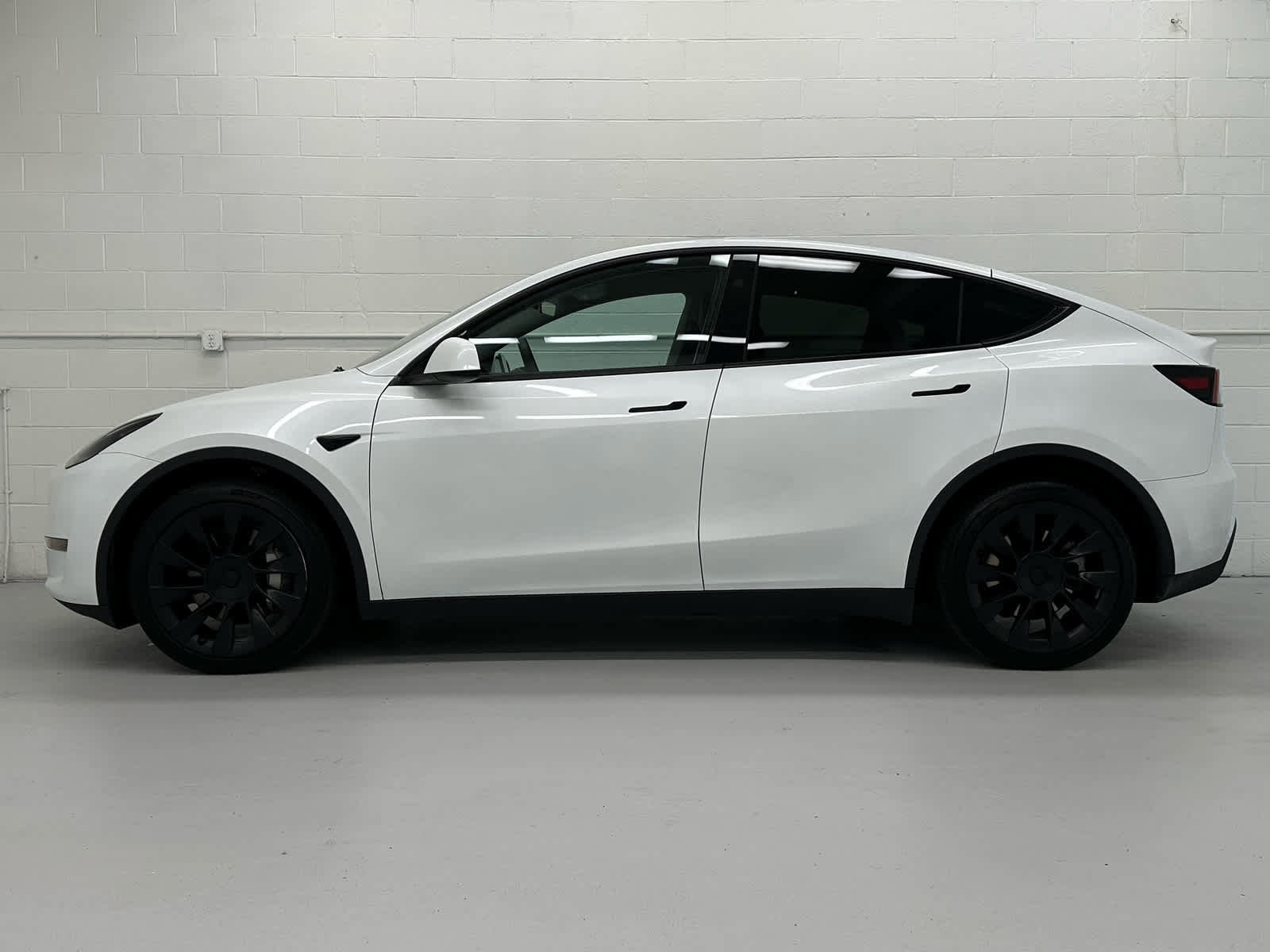 Used 2023 Tesla Model Y Long Range image 3