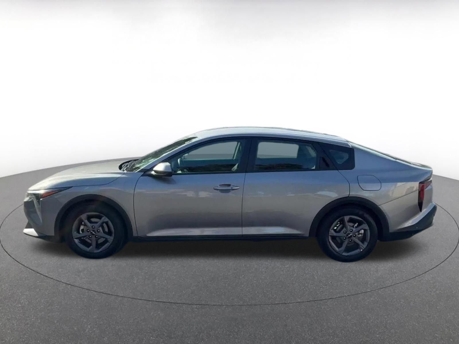 Used 2025 Kia K4 LXS image 9