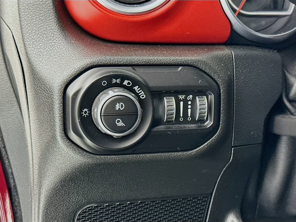 Used 2021 Jeep Gladiator Rubicon AWD/4WD image 10