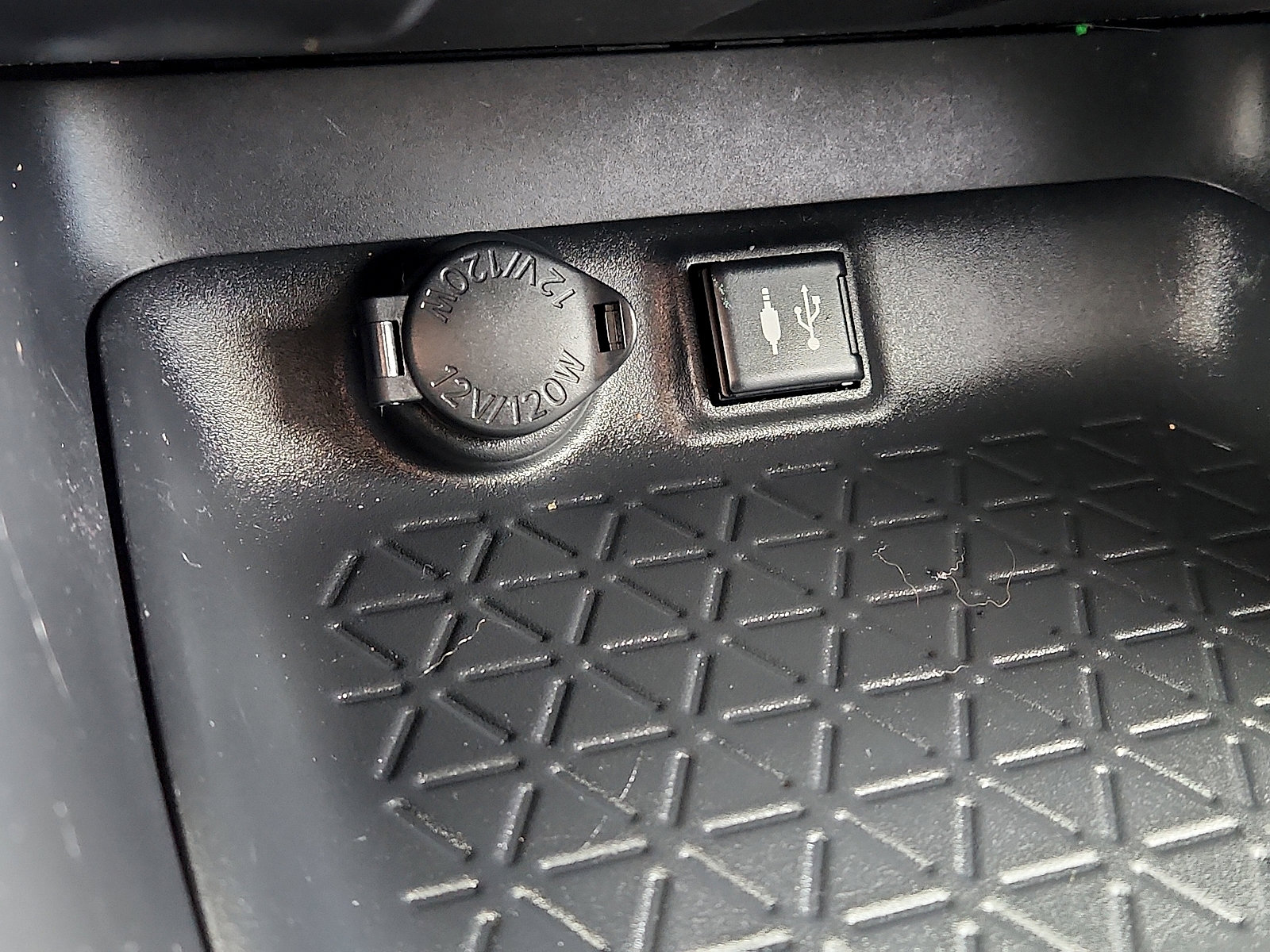 Used 2019 Toyota RAV4 LE image 25