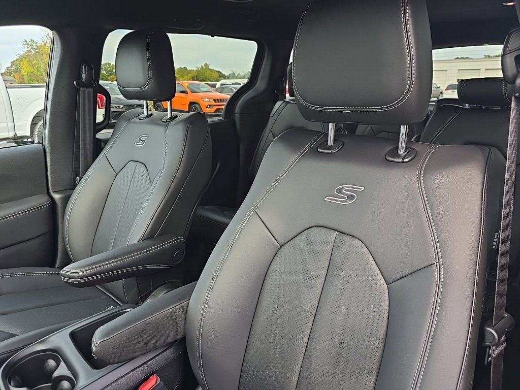 New 2026 Chrysler Pacifica Select image 17