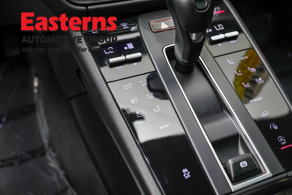 Used 2023 Porsche Macan T image 21