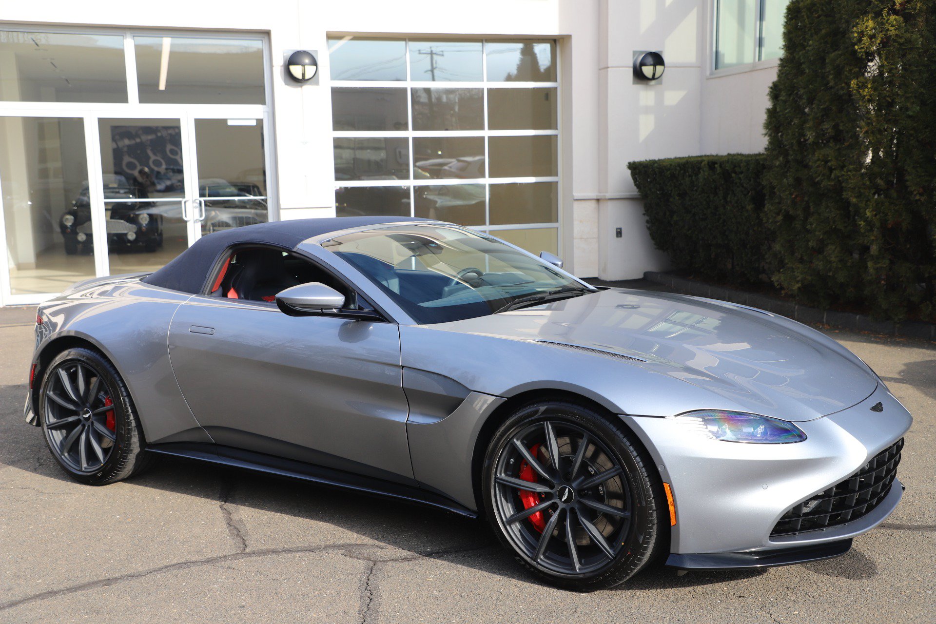 Used 2021 Aston Martin V8 Vantage Roadster RWD image 29