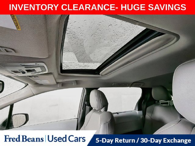 Used 2025 Toyota Sienna XLE FWD image 28