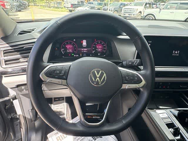 Used 2024 Volkswagen Atlas Peak Edition SE AWD/4WD image 10