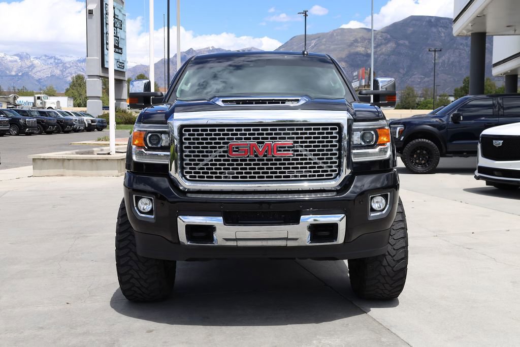 Used 2017 GMC Sierra 2500 Denali w/ Suspension Package, Off-Road AWD/4WD image 9