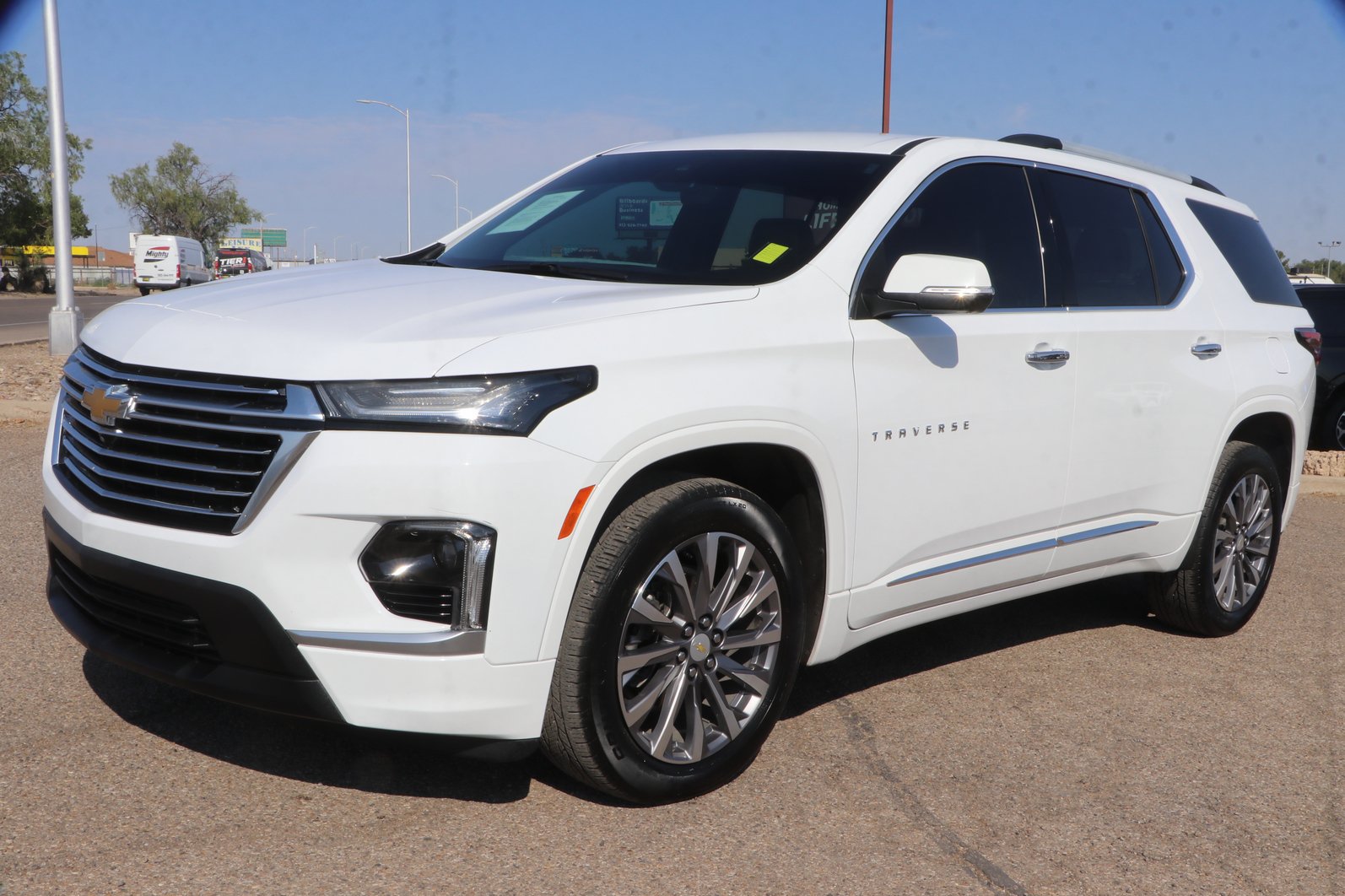 Used 2023 Chevrolet Traverse Premier FWD image 3