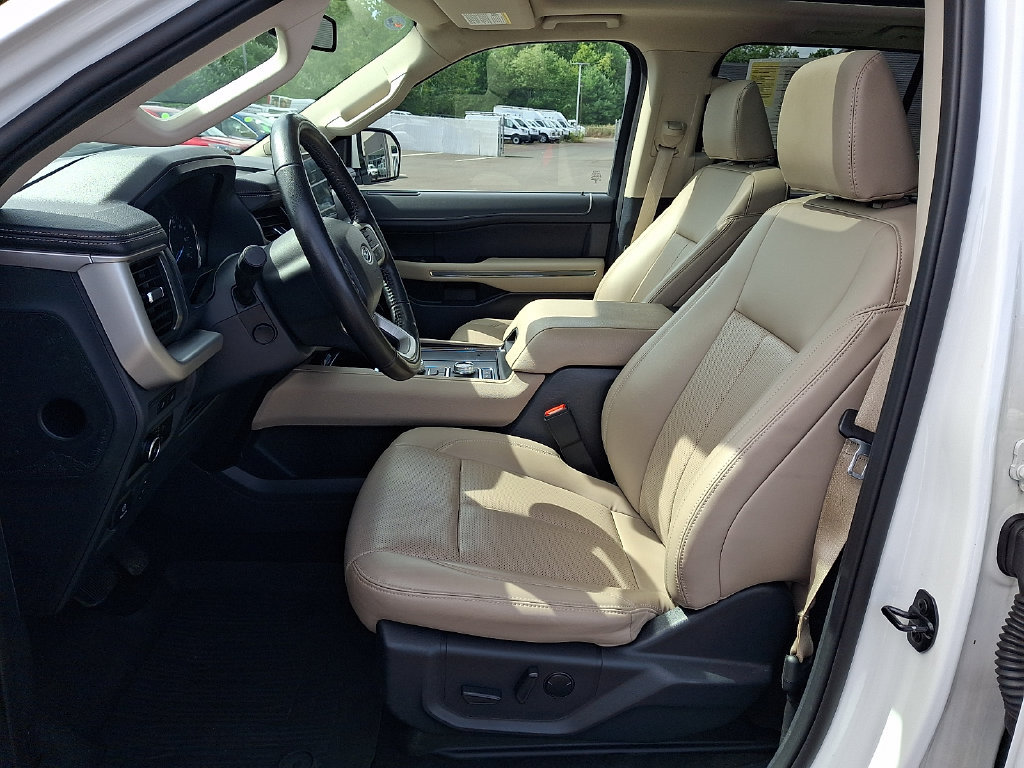Used 2024 Ford Expedition XLT AWD/4WD image 17