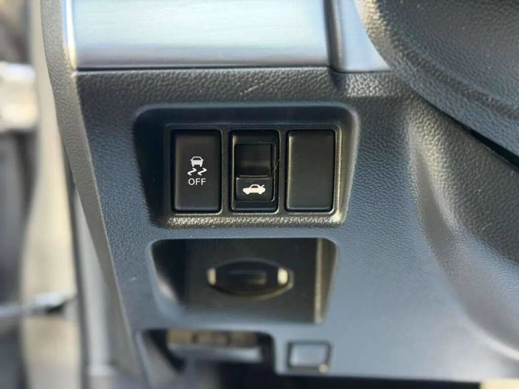 Used 2015 INFINITI Q40 Base AWD 4dr Sedan w/ Navigation Package image 12