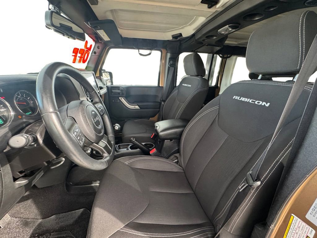 Used 2015 Jeep Wrangler Unlimited Rubicon w/ Connectivity Group image 9