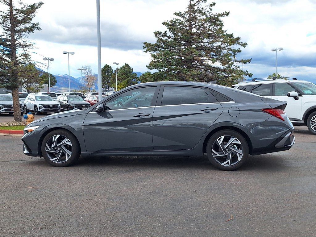 Certified 2024 Hyundai Elantra Limited FWD image 6