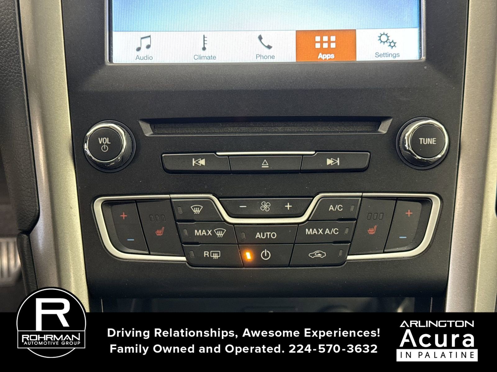 Used 2017 Ford Fusion SE w/ Fusion SE Technology Package image 10