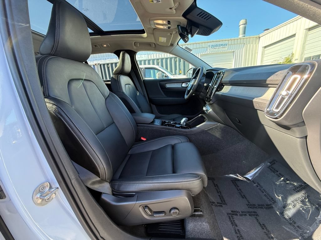 Used 2026 Volvo XC40 B5 Plus AWD/4WD image 26