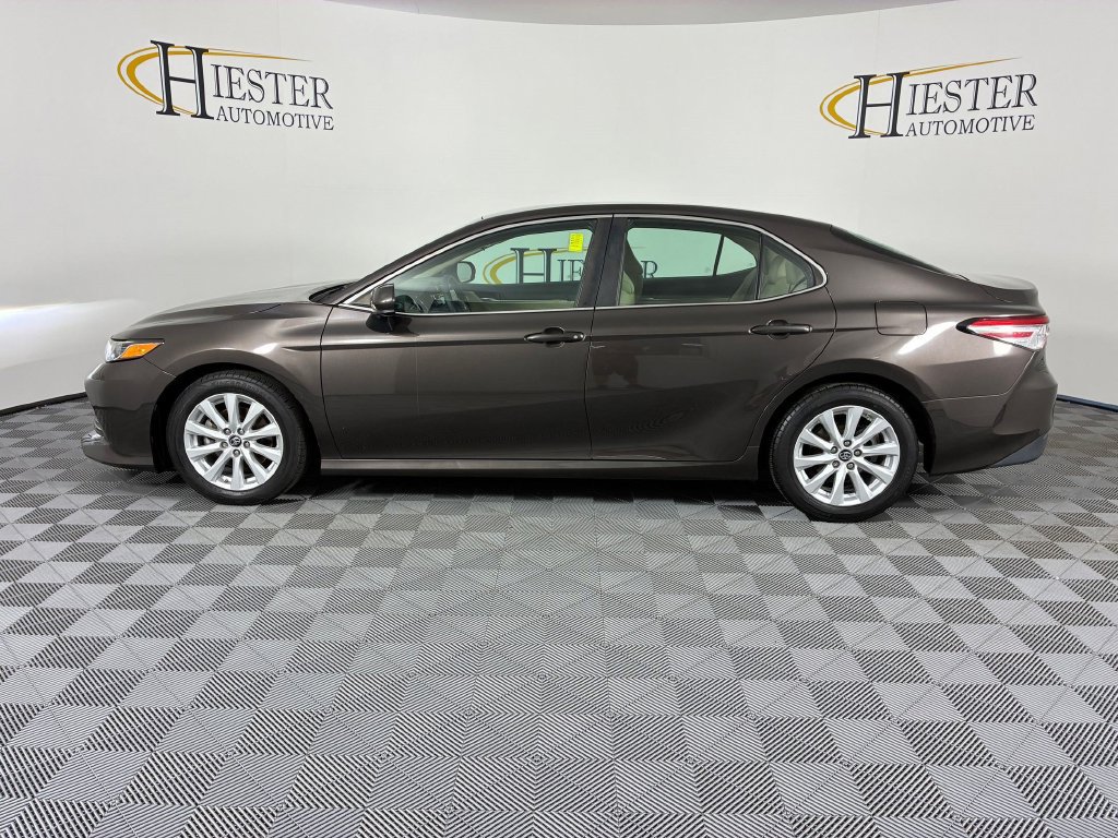 Used 2018 Toyota Camry LE FWD image 5