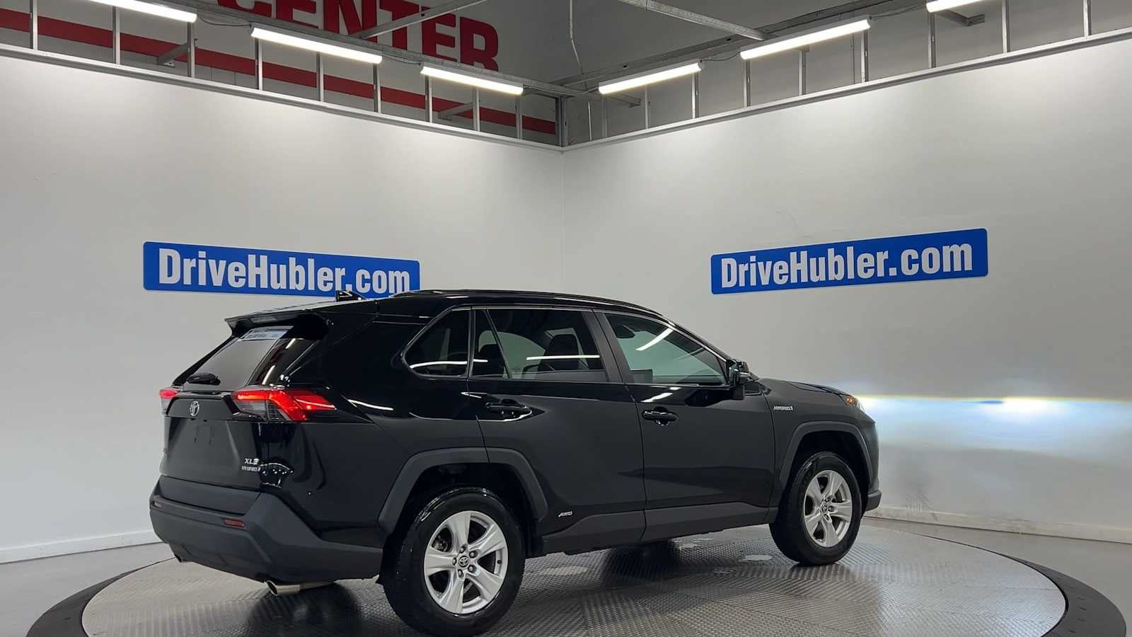 Used 2021 Toyota RAV4 XLE AWD/4WD image 7