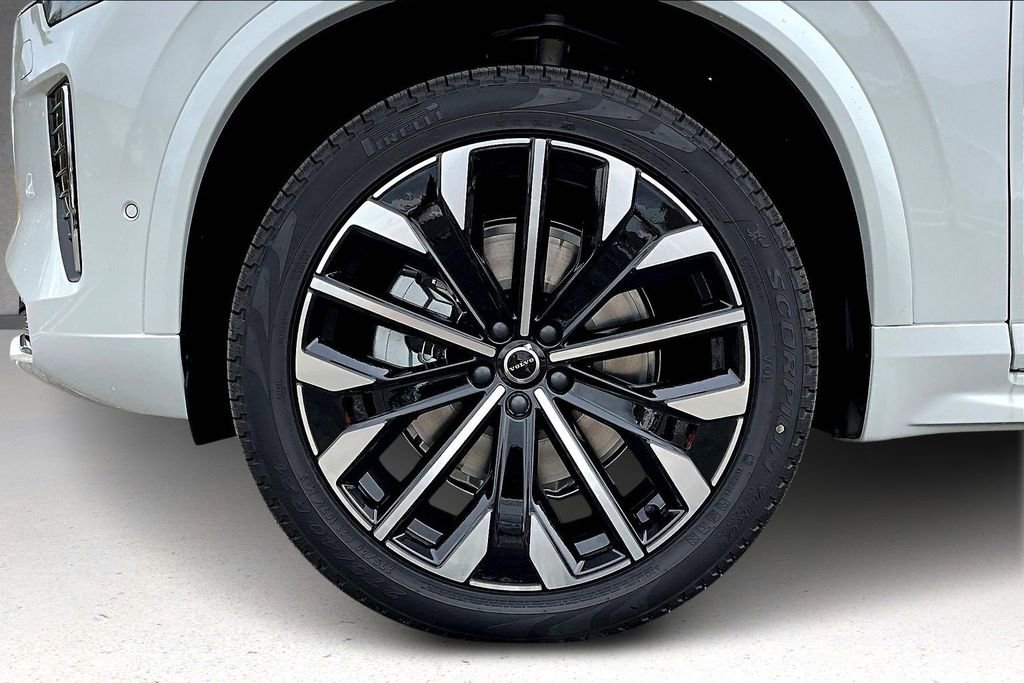 New 2026 Volvo XC90 B6 Plus w/ Protection Package Premier AWD/4WD image 12