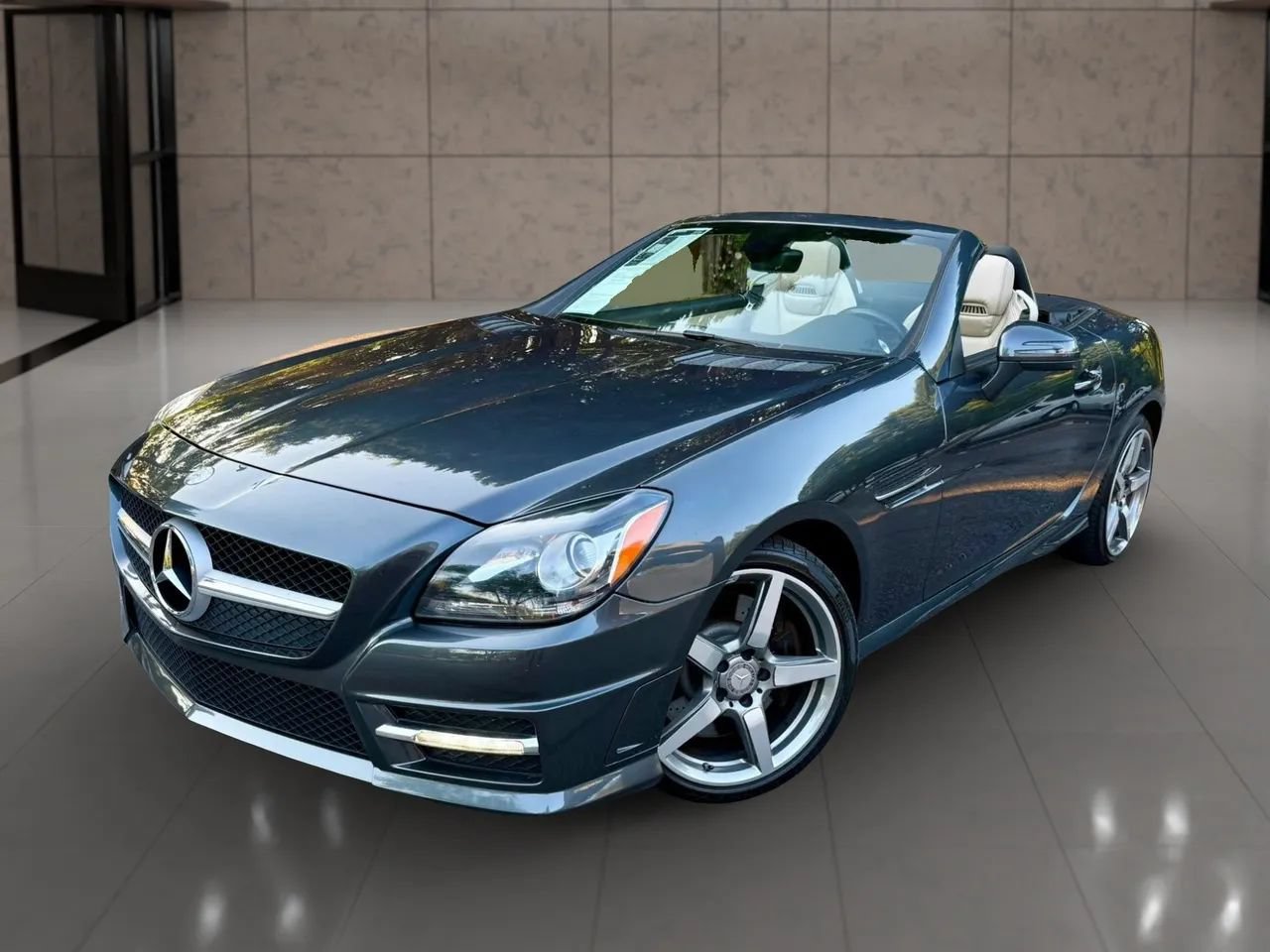Used 2015 Mercedes-Benz SLK 250 image 19