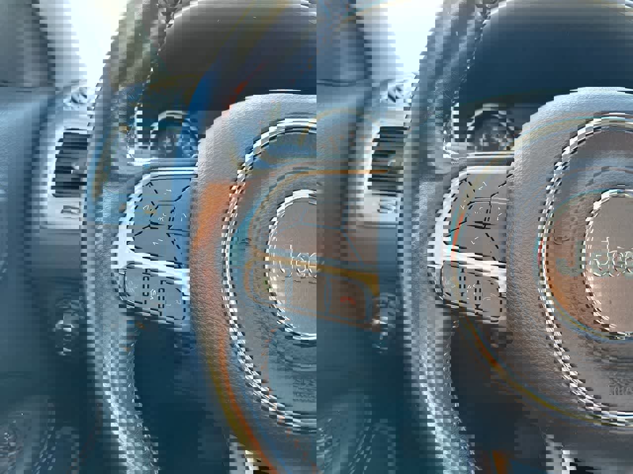 Used 2018 Jeep Compass Latitude w/ Cold Weather Group image 28