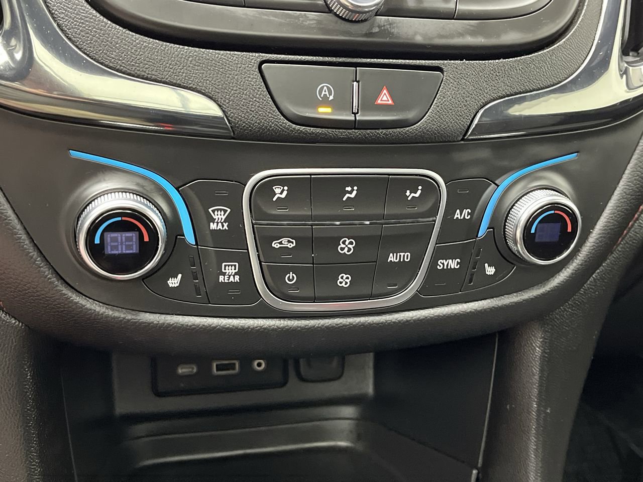 Used 2023 Chevrolet Equinox RS AWD/4WD image 21
