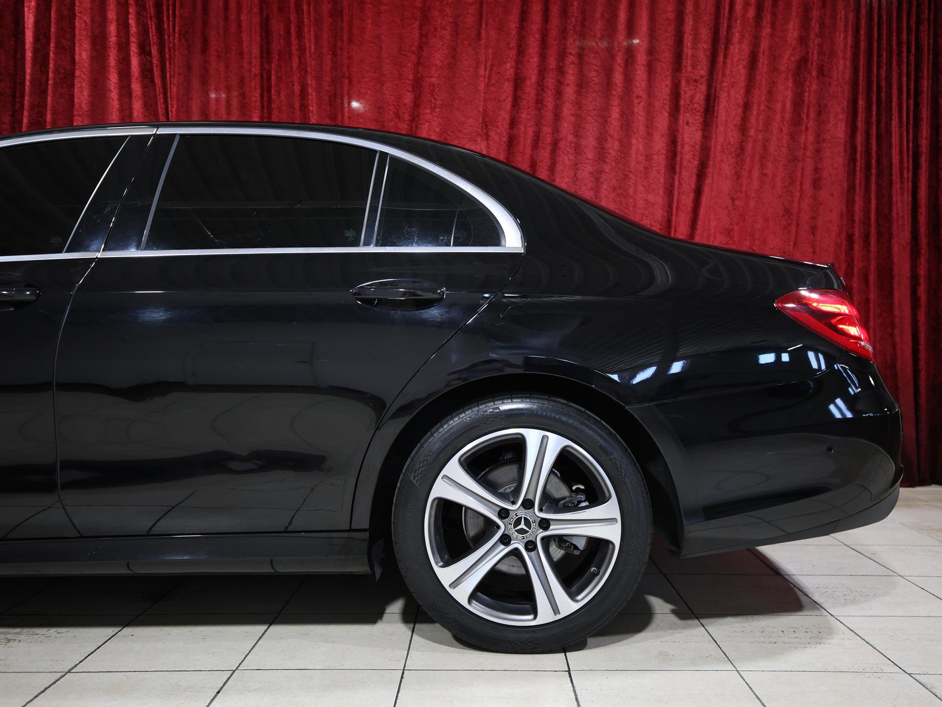Used 2018 Mercedes-Benz E 300 image 6