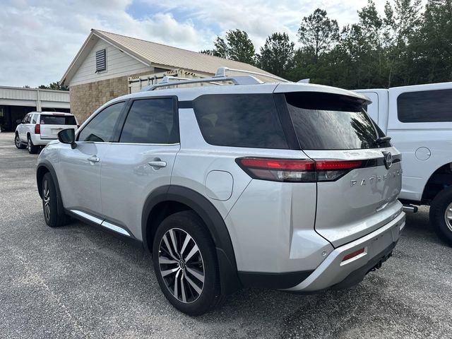 Used 2025 Nissan Pathfinder Platinum FWD image 16