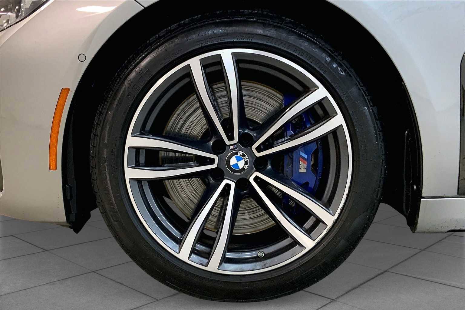 Used 2021 BMW 750i xDrive w/ Autobahn Package AWD/4WD image 12