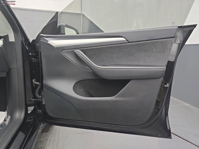 Used 2025 Tesla Model Y Long Range image 44