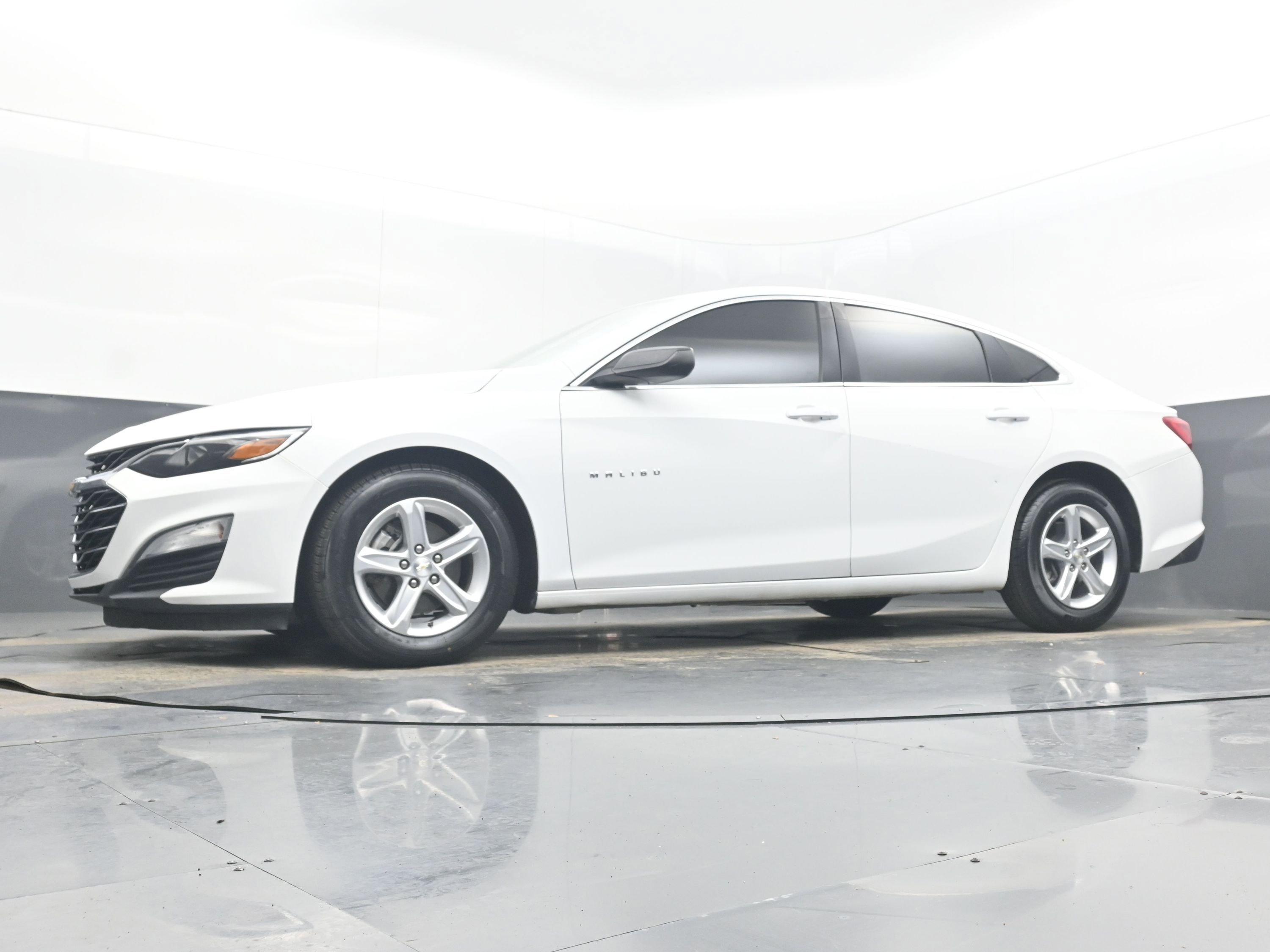 Used 2021 Chevrolet Malibu LS image 26