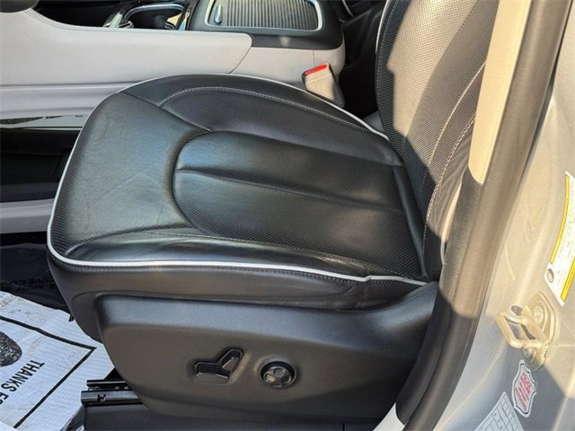 Used 2024 Chrysler Pacifica Limited image 19