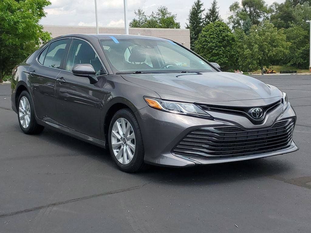 Used 2020 Toyota Camry LE AWD/4WD image 2